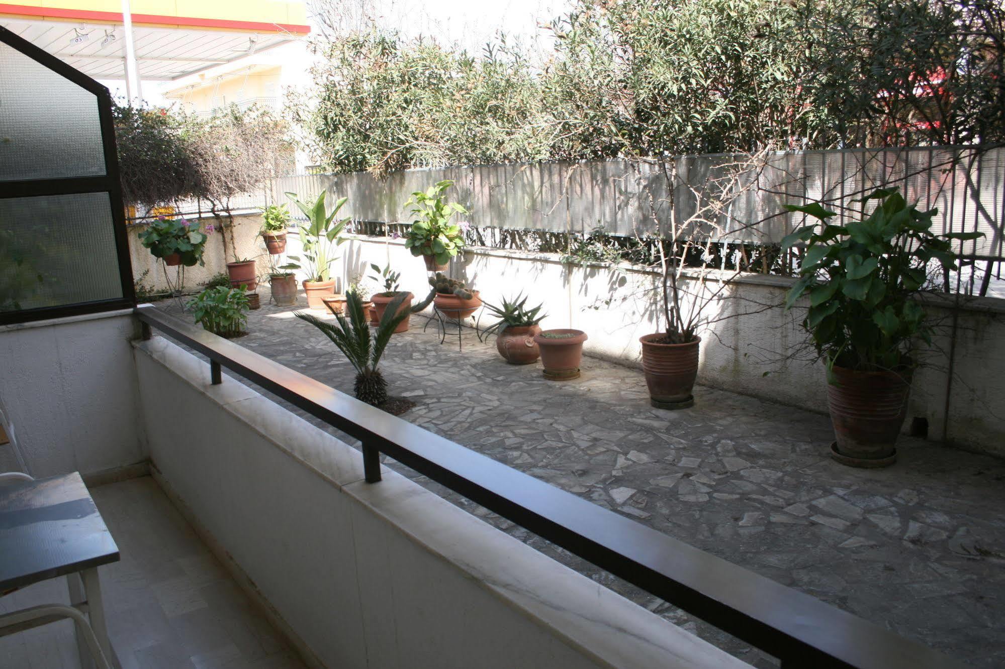 Aparthotel Iliahtides Amarynthos Exterior photo